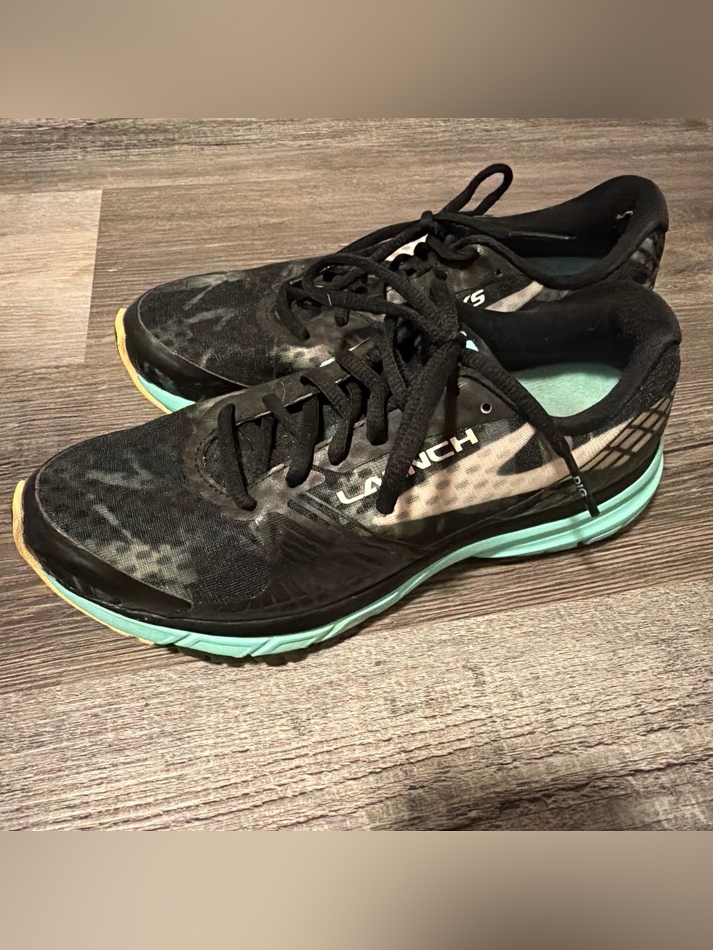 Brooks Women’s Launch 6 Black & Teal Running Shoes size 8.5 Women
